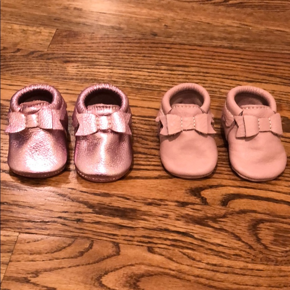 Freshly Picked Leather Bow 2 pair size 1